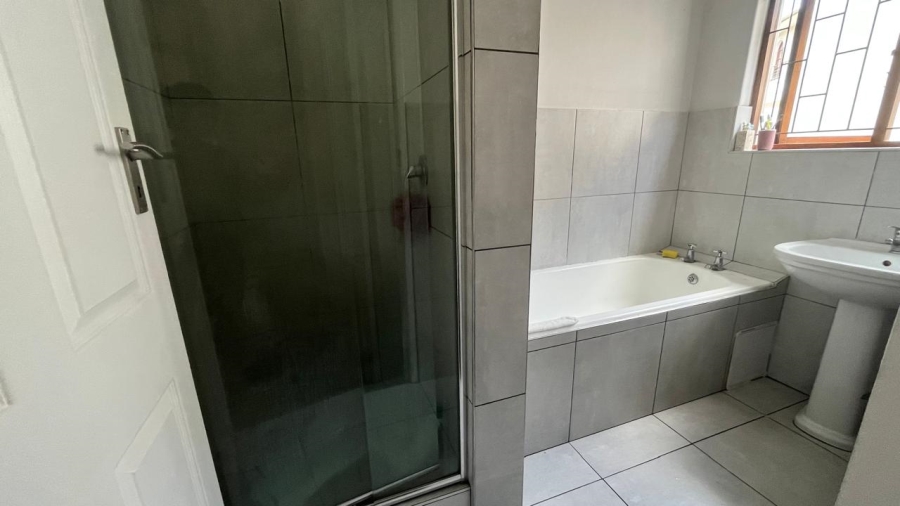 To Let 2 Bedroom Property for Rent in Pinelands Western Cape
